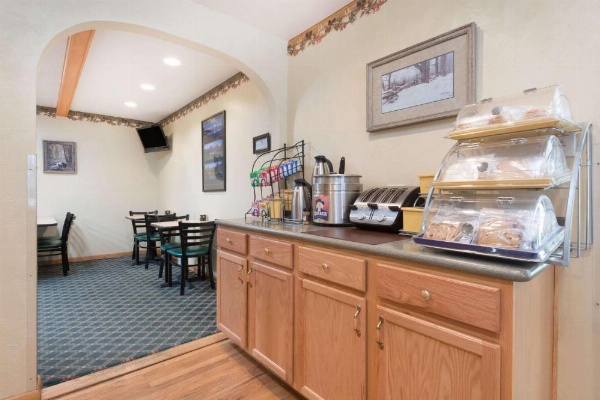 Days Inn by Wyndham Worland image 27