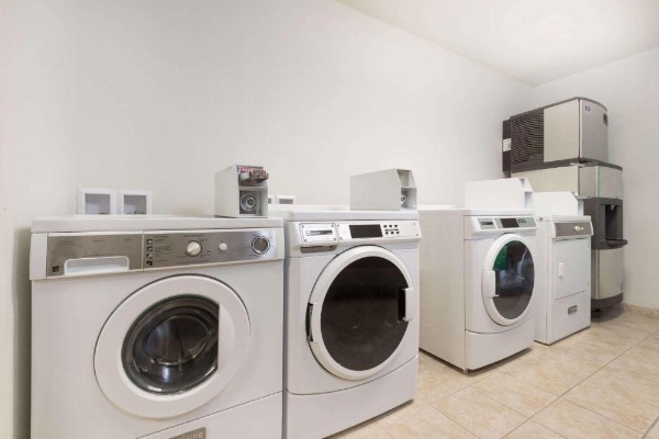 Days Inn by Wyndham Worland image 28